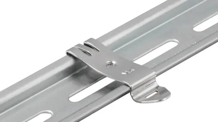 Mounting feet for top-hat rails, standard rails, mounting rails and profile rails