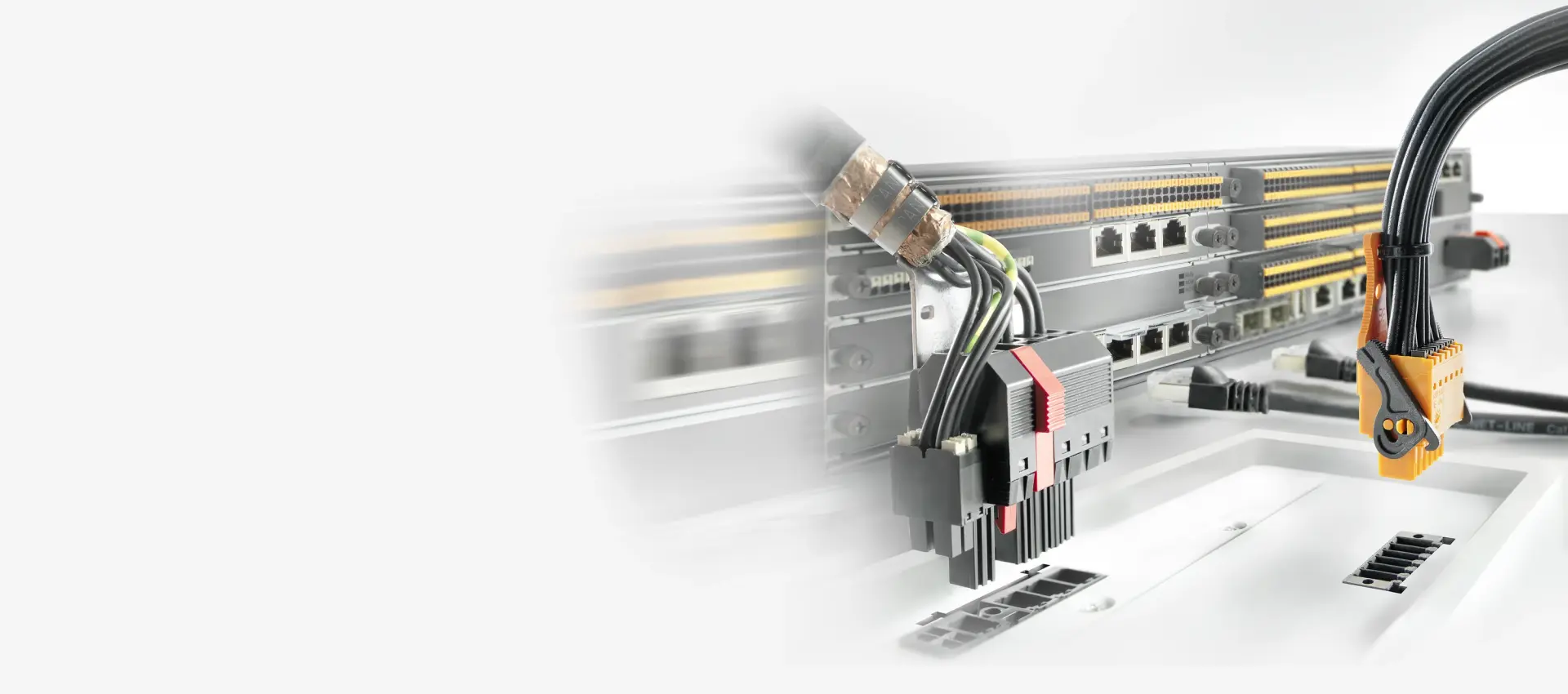 PCB 接线端子和接插件