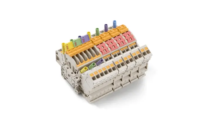 In accordance with the technical connection conditions of TAB NS Nord 2019 (pluggable 14-pole)