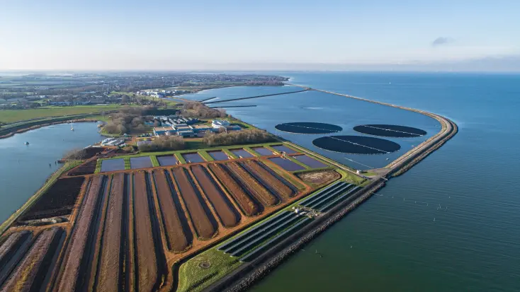 Floating dynamic solar park