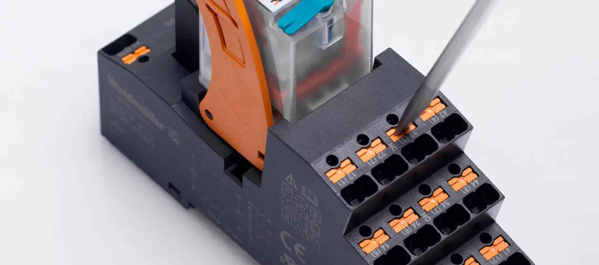 CUBESERIES industrial relay modules made in Europe