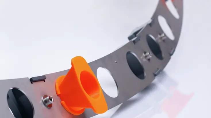 Bolt breakage detection system for wind turbines