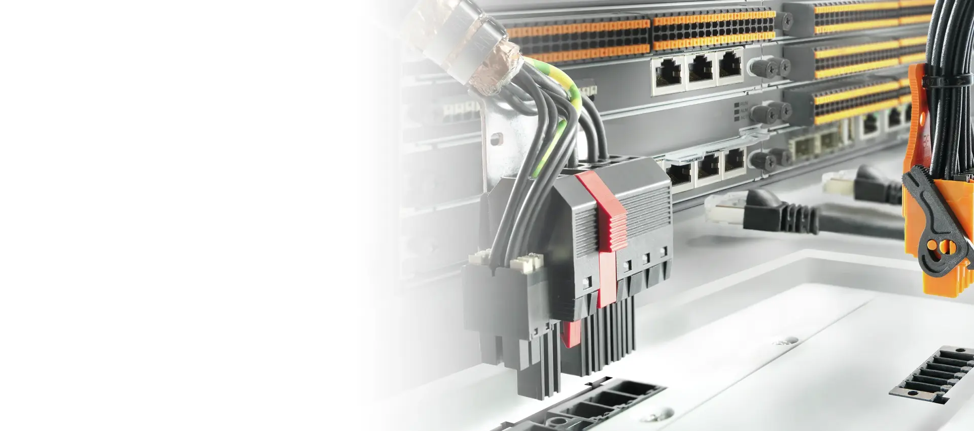 Sempre uma ligação à frente. Tecnologia de ligação PCB pioneira.