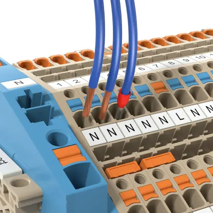 PUSH IN Anschluss unserer Installationsklemmen, 3 Leiterklemmen und N-Trennklemmen bzw. Neutralleitertrennklemmen