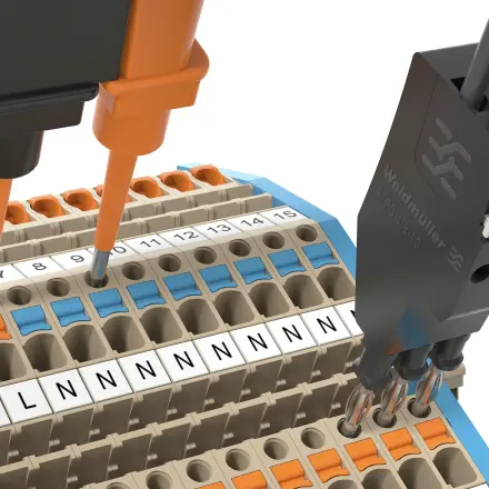 Installationsklemmen, 3 Leiterklemmen und N-Trennklemmen bzw. Neutralleitertrennklemmen mit Messgeräten