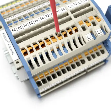 Status der Trennfunktion der Installationsklemmen, 3 Leiterklemmen und N-Trennklemmen bzw. Neutralleitertrennklemmen