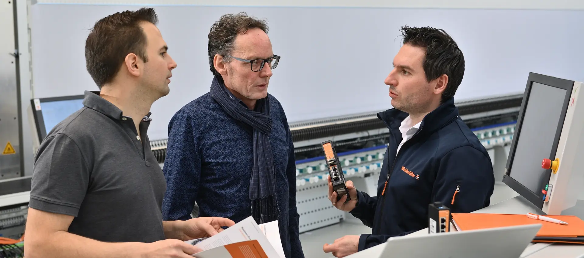 Die Fäden in der Hand 